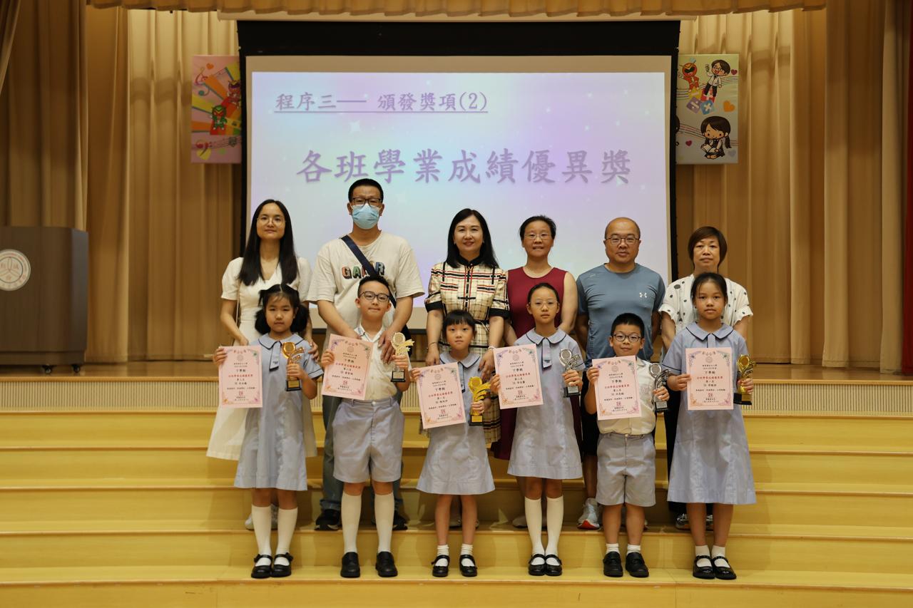 全班學業成績優異獎 3A第一名 梁鎵渝  第二名 洪浚鋮、李佳馨  3B第一名 陳映伊 第二名 3B黃智誠 第三名 李沐曦