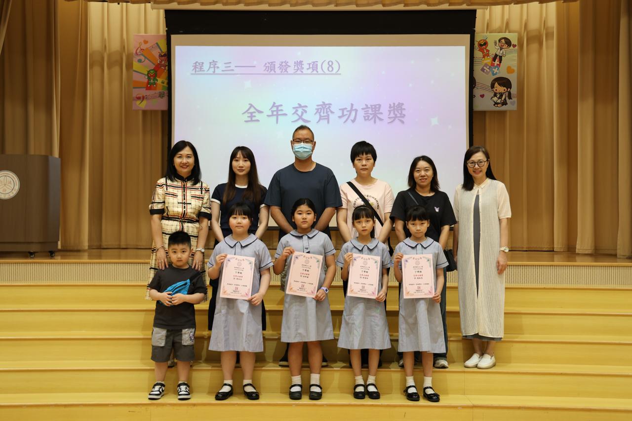 全年交齊功課優異奬 3B陳凱恩 3B郭萱妮 3B林熙童 3B周欣怡